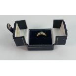 9ct gold ladies ring set with a jade centre stone: size J, 2.2g: