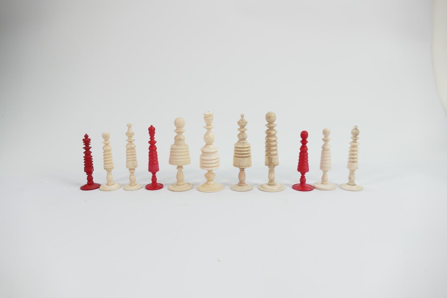 A collection of Bone Chess pieces: largest 9.5cm(12) - Image 2 of 3