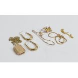 assortment of 9ct gold jewellery & gold oddments: Gross weight 7.8g