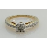 Ladies 9ct gold dress ring: Set with Diamonds, 3.9g, size P.