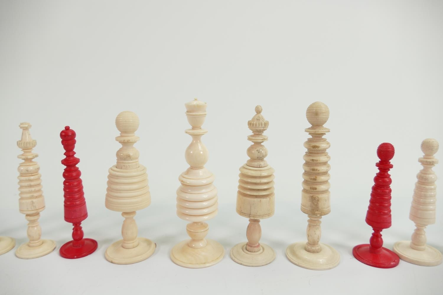 A collection of Bone Chess pieces: largest 9.5cm(12) - Image 3 of 3