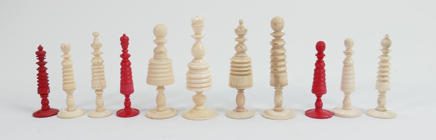 A collection of Bone Chess pieces: largest 9.5cm(12)