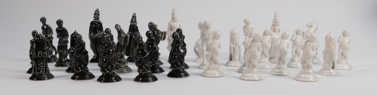 Austrian glazed pottery chess set: Restoration noted to white knight, height of tallest 8cm.