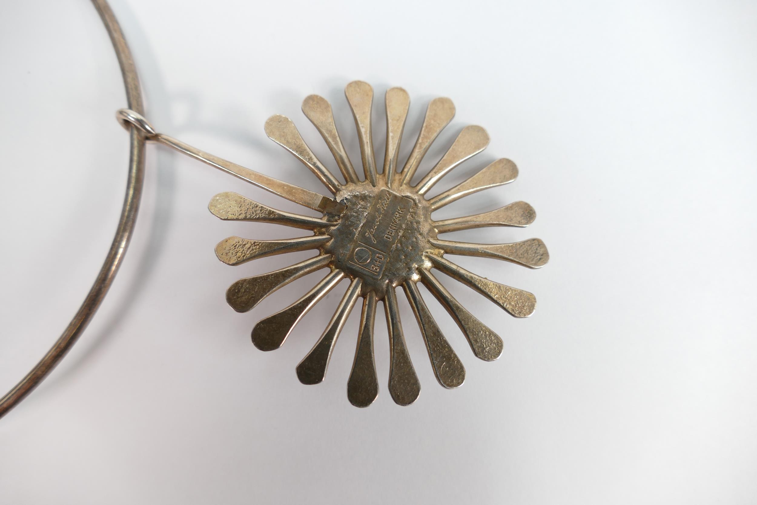 Large Jacob Hull silver plated tigers eye set starburst pendant & collar: Pendant measures 62cm wide - Image 2 of 2