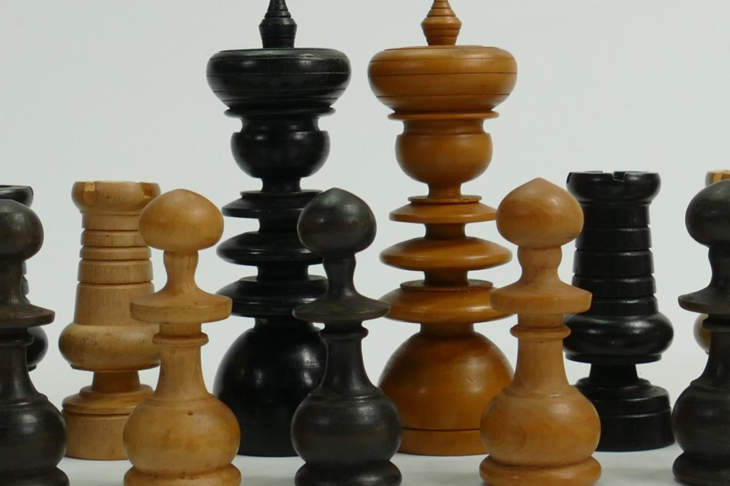 19th century St George pattern wooden chess set made up from an assortment of sets: Height of King