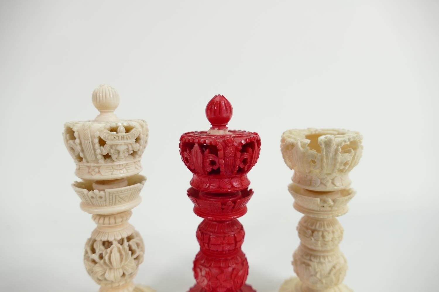 A collection of early Bone Chess Pieces: tallest 9cm,damaged crown on white & top pommel of red - Image 2 of 4