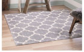 A brand new 'Unique Loom' branded rug: Trellis Collection L/Grey 185cm x 185cm.