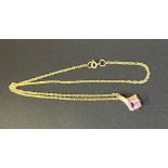 Ladies 9ct gold necklace and pendant: