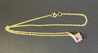 Ladies 9ct gold necklace and pendant: