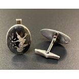 Pair of vintage silver cuff links: 9g total weight.