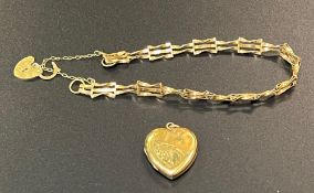 A ladies 9ct gold bracelet together with a 9ct gold heart shaped locket, total weight 6.1g.