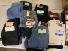 A quantity of denim jeans to include : Levi Strauss, classic jeans wear , easy, . mens and