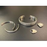 A collection of sterling silver items to include: bracelet, broken bracelet, heart shape pendant and