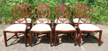 Set of 8 Hepplewhite style mahogany chairs by Rackstraw of Worcester: Fine quality chairs.