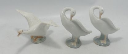 Three Laddro Figures of Swans: largest 11.5cm(3)