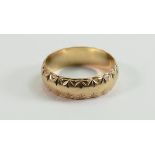 9ct gold ornate wedding ring, size Q, 4g: