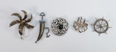 A collection of vintage silver brooches, 34g (6):