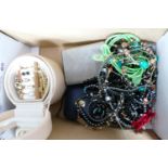 Box lot of jewellery including large Wedgwood brooch: Includes high quality jewellery box with