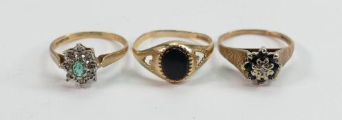 Three 9ct hallmarked gold gem set rings: Gross weight 5.4g, onyx set ring size P, green set ring
