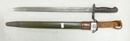 1917 Winchester Bayonet & Hard Sheath: Stamped US 1917 , length of blade 42.5cm