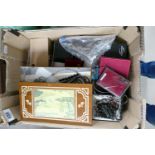 Tray lot of assorted costume jewellery: Includes many brooches, necklets, chains, bangles and