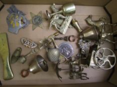 A mixed collection of metal ware items to include: vintage AA badge, brass and copper bells,