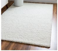 A brand new 'Unique Loom' branded rug: Solo Solid Shag White 215cm x 305cm.