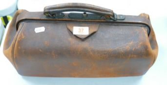 1930's leather Gladstone / Doctors bag: