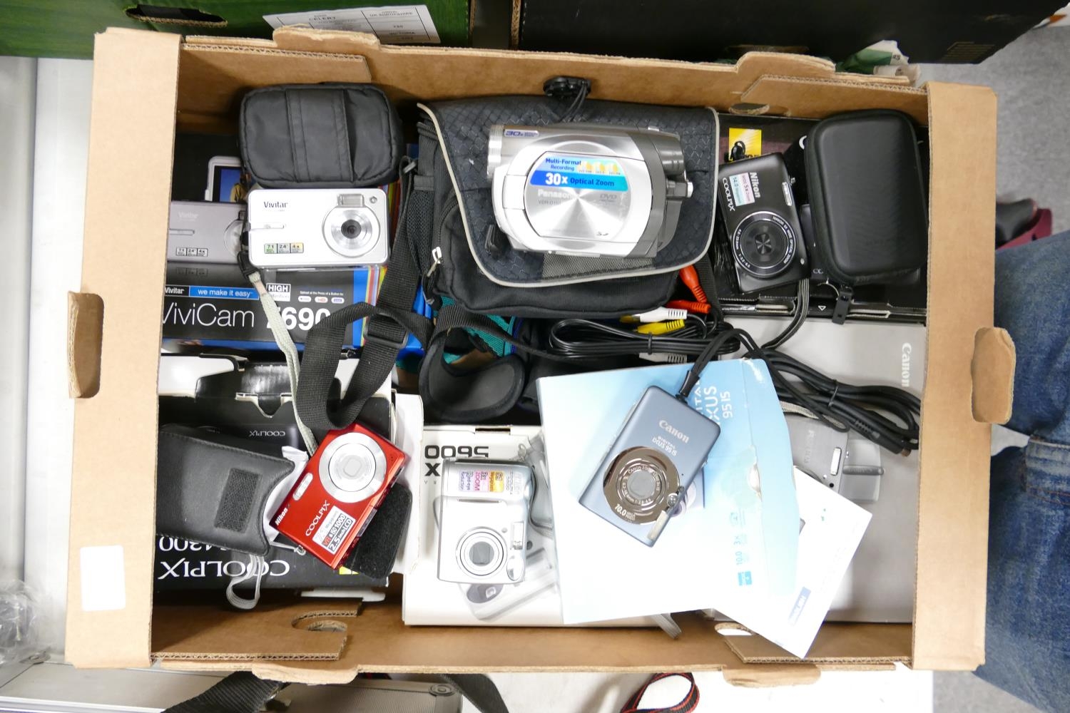 A collection of Digital Film Camera's including: Vivitar 7690, Nikon Coolpix, Canon Ixus 951s,