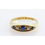 18ct gold hallmarked sapphire & diamond ring: Weight 4.2g, ring size O.