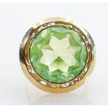 18ct gold and large peridot gemstone ring: Gross weight 8.3g, ring size N. Stone diameter 15mm appx.