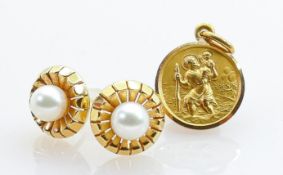 Hallmarked 18ct gold St Christopher & pair 14ct and pearl earrings: Weights 2.3g & 2.2g (cultured