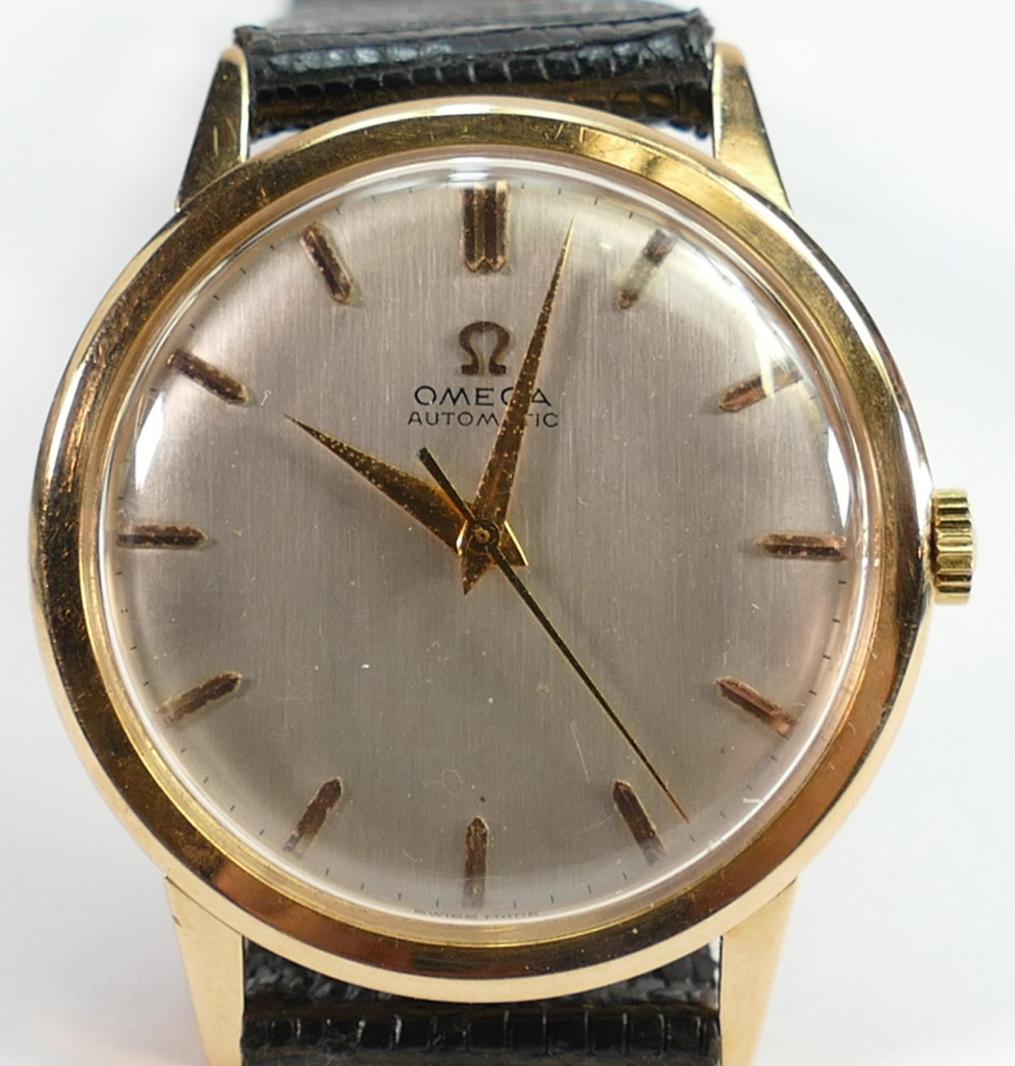 18ct gold Omega gents automatic Wristwatch: Winds, ticks, sets & runs. Measures 34mm wide appx.,