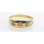 18ct gold hallmarked sapphire & diamond ring: Weight 2.1g, ring size Q1/2.