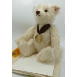 Steiff Collectors Bear Of The Year 2015 with Bag & Cert