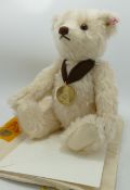 Steiff Collectors Bear Of The Year 2015 with Bag & Cert