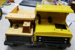 Tonka Mighty Dumper truck & similar small item, largest 48cm(2)