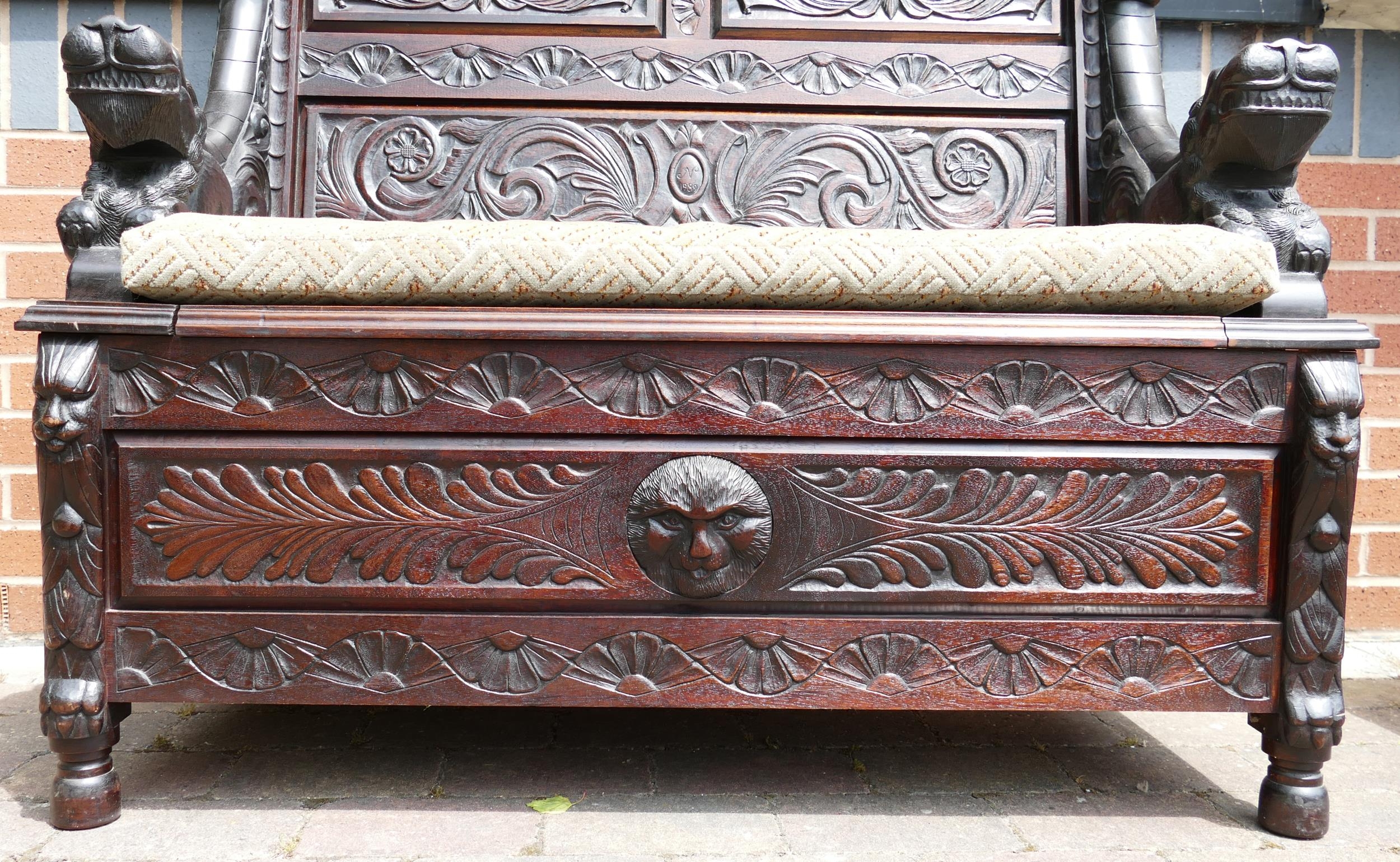 An Ornately Carved Dark Oak Monks Bench/Settle. H: 117cm, W: 110cm - Image 4 of 4