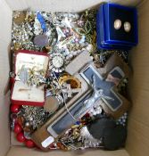 A collection of vintage ladies costume jewellery: including brooches, earrings, pendants, beads etc