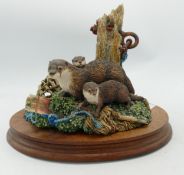 Boxed Border Fine Arts Figure Group At The Waters Edge: height 17cm