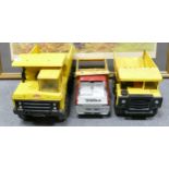 Tonka Mighty Dumper truck & two similar smaller items, largest 47cm(3)