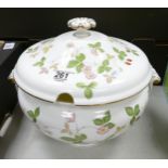 Wedgwood wild strawberry soup tureen: with cover