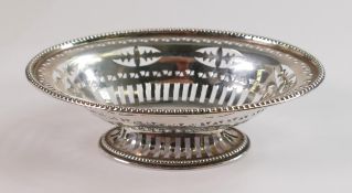 Silver pierced oval footed dish: hallmarked for London 1926, 70g.