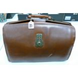 Large Gladstone style leather bag or briefcase: Measures 42 cm wide.