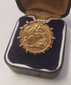 An 1896 Queen Victoria 'Old Head' Half Sovereign mounted in an ornate 9ct gold ring, total weight