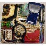 A good collection of ladies vintage costume jewellery including beads, brooches, Silver etc