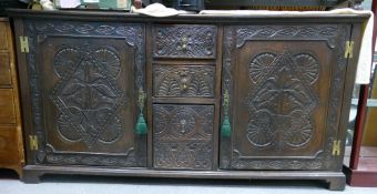 Large Antique Carved Oak 3 Drawer Sideboard, with 2 outer large doors, 192 x 56 x 98cm