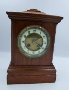 Early 20th century oak cased mantle clock with pendulum, no key Height 29cm