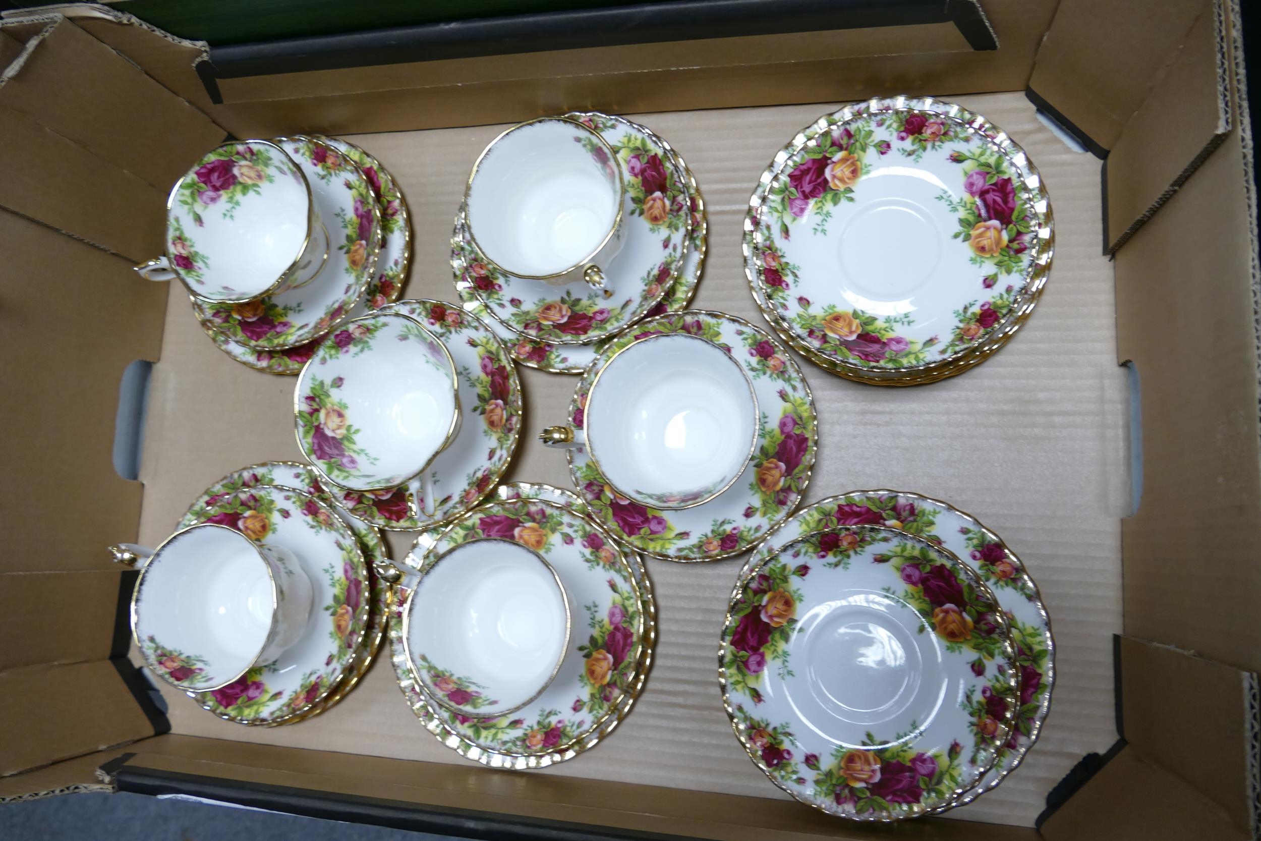 A large collection of Royal Albert Old Country Rose patterned tea & dinnerware including dinner - Image 2 of 6