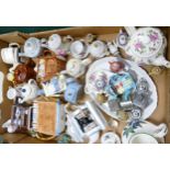 Tray collection of novelty tea pots with lids, various makes or unbranded. One of several lots of